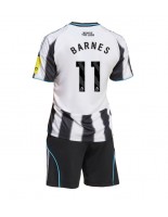 Otroške Nogometnih dresov Newcastle United Harvey Barnes #11 Domači 2025-26 Kratki rokavi (+ hlače)